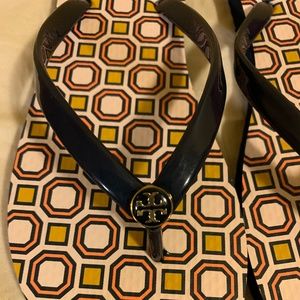 Tory Burch thin Flip Flops - Hex Design